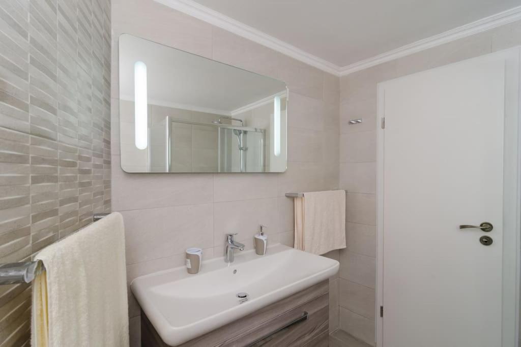 Sea View Apartment 10 Minutes Walk From Old City Dubrovnik Exteriör bild